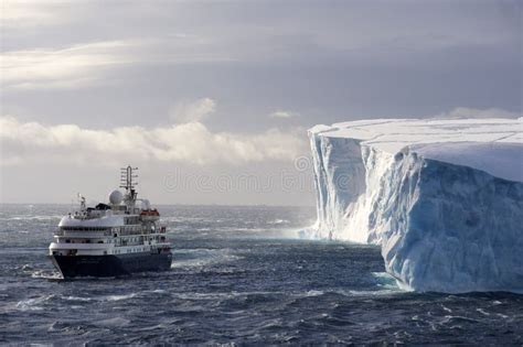 Widok Statek Wycieczkowy W Antarctica Obraz Stock Obraz Z O Onej Z