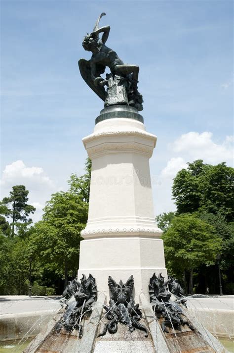 Statue of fallen angel stock photo. Image of gothic, girl - 16396778