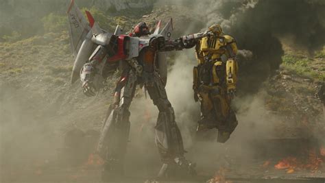 Bumblebee vs Blitzwing : r/transformers