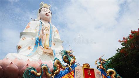 Quan Yin O Guan Yin O Guan Yim Chinese Goddess De La Misericordia Imag