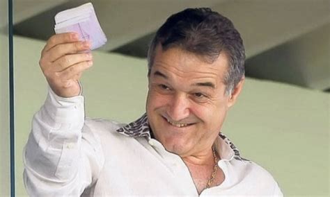 Gigi Becali renunță în acte la FCSB ca să nu l atingă brațul lung al