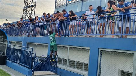 Fafa Marca Contra O S O Raimundo Aplaudido Pela Torcida Advers Ria E