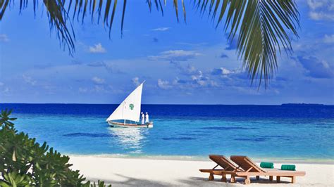 Download wallpaper beach, ocean, boat, white sand, fantastic Maldives ...