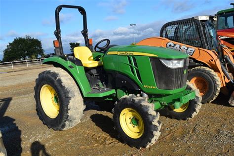 Fiche Technique John Deere 4044M 2014