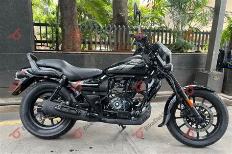 Bajaj Launches Avenger 220 Street Variant At INR 1 42 029 Shifting Gears