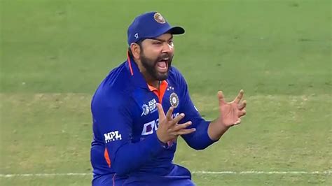 Rohit Sharma Angry On Arshdeep Singh Drop Catch Today India Vs Pakistan