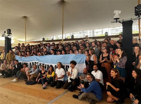 Manifestación del sector audiovisual en Cannes contra los recortes