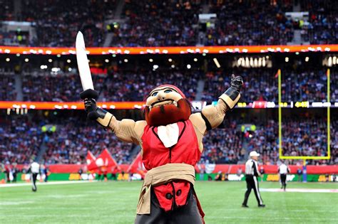 Who Is Tampa Bay Buccaneers Mascot Captain Fear