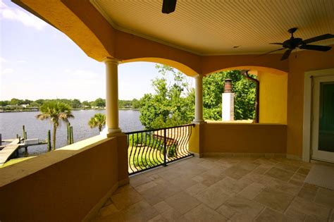 Waterfront foreclosures in Jacksonville, Florida