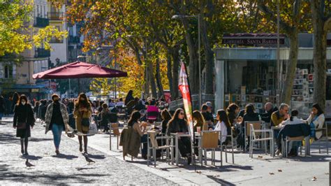 1000 Crowded Restaurant Patio Stock Photos Pictures And Royalty Free