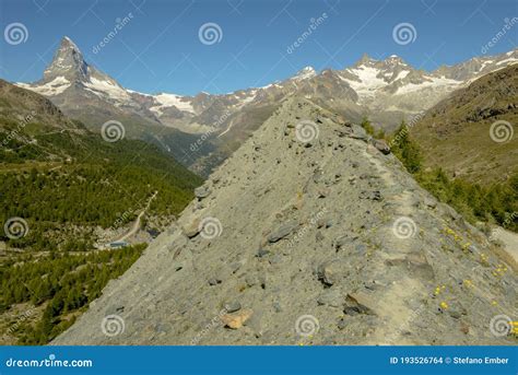 Paisaje Con Monte Matterhorn Sobre Zermatt En Los Alpes Suizos Foto De