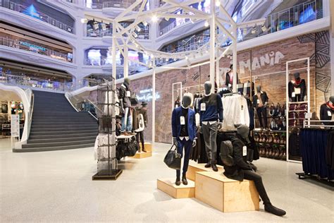 New Primark Flagship Store Includes 11 Led Screens Design Week