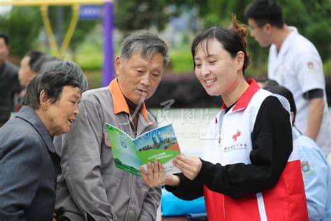 浙江德清：健康义诊进乡村 人民图片网