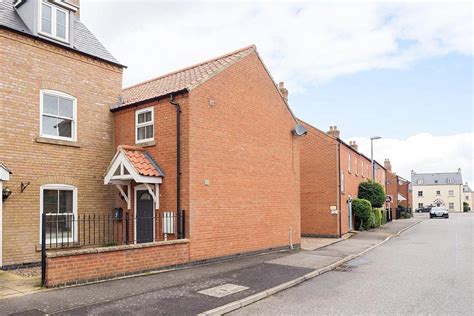 Honeysuckle Lane Wragby Market Rasen 3 Bed Semi Detached House £190 000