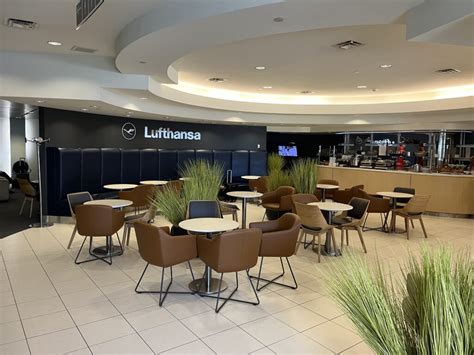 Review: Lufthansa Business Class Lounge IAD - Nonstop Points