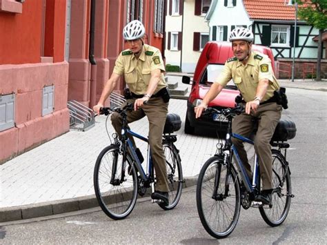 Ettenheimer Polizei Geht Mit Dem Rad Auf Streife Ettenheim Badische