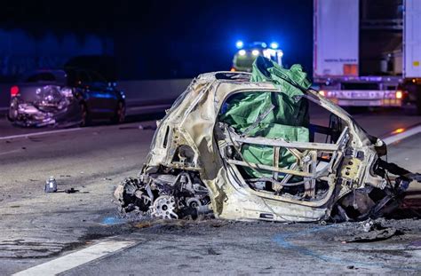 A3 Bei Frankfurt Unfall Mit Sieben Fahrzeugen Mensch Stirbt In