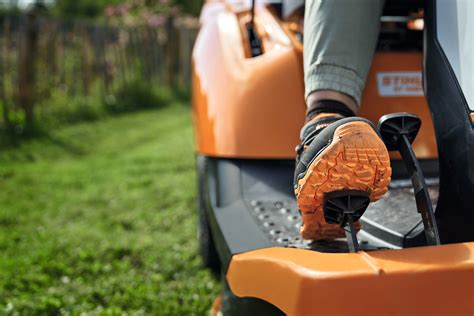 RT 4097 SX Petrol Ride On Lawn Mower STIHL