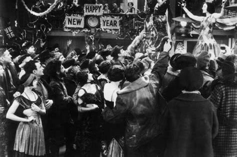 25 Interesting Photos Of New Years Eve Parties In The 1920s ~ Vintage