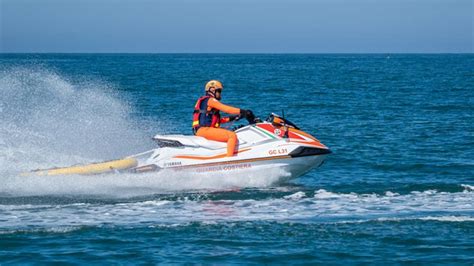 Ostia Kite Surfista In Difficolt Salvato Dalla Guardia Costiera