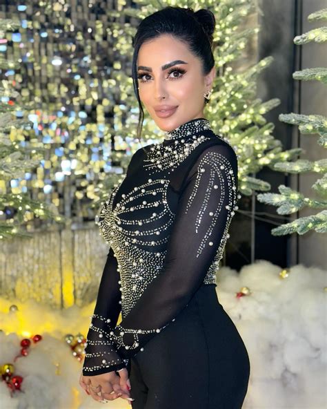 Farzana Naz (@farzananazofficial) • Instagram photos and videos