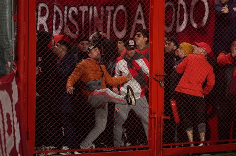En Avellaneda, gravísimos incidentes en el partido de Independiente con