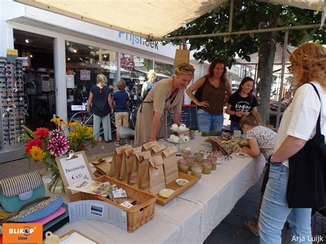 Midzomermarkt In Dorpshart 2 Werelden Van Verschil Naast Elkaar FOTO S