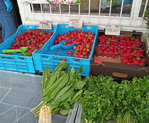 Ceny Truskawek W Poznaniu Ile Kosztuje Kg Truskawek Na Targowiskach