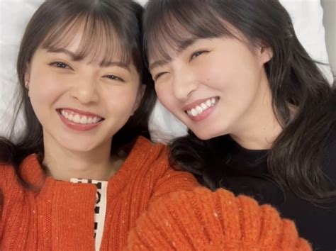 齋藤飛鳥と遠藤さくらの”添い寝”ショット＝『乃木撮vol03』公式ツイッターより 写真｜【西日本スポーツ】