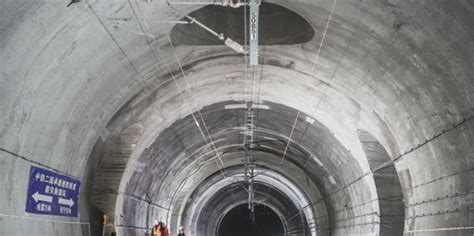 Um Tunel Viario De Uma Unica Via - Se completa el túnel ferroviario de vía única y doble vía más largo de ...