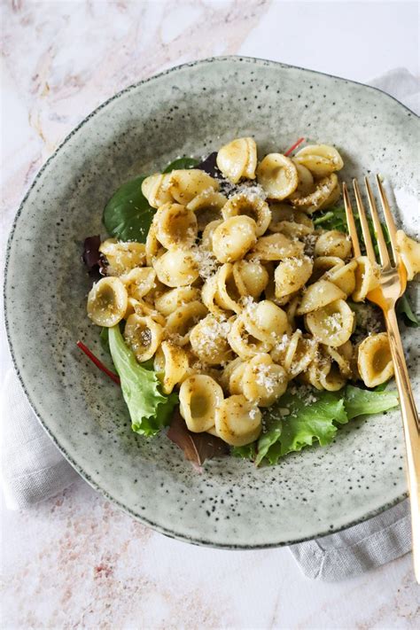 Pastaret Med Brunet Smør Og Pesto Opskrift På Lækker Pastaret Pesto