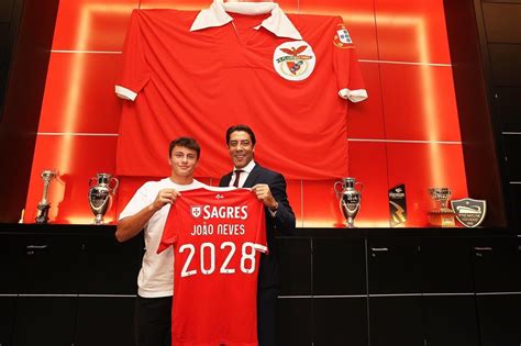 João Neves renova pelo Benfica - Renascença