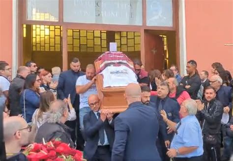 Funerali Di Carmine Diamante Cantante Neomelodico Morto Folgorato