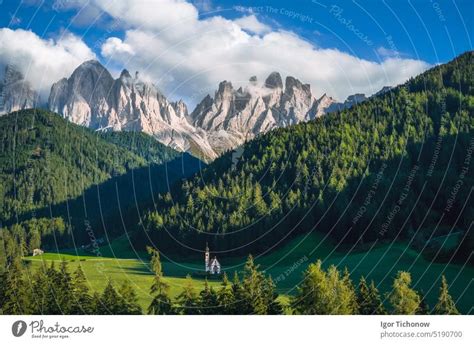 Kirche Santa Maddalena In Den Dolomiten Val Di Funes Italien Europa