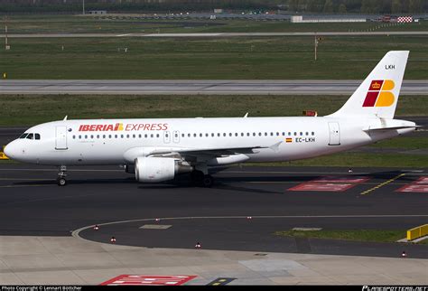 EC LKH Iberia Express Airbus A320 214 Photo by Lennart Böttcher ID