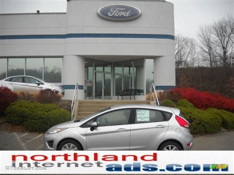 Ingot Silver Metallic Ford Fiesta Se Hatchback Photo