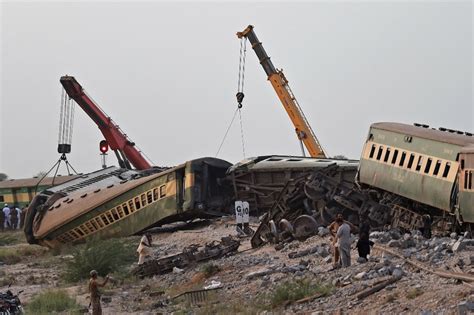 La Jornada Descarrila tren al sur de Pakistán 30 muertos