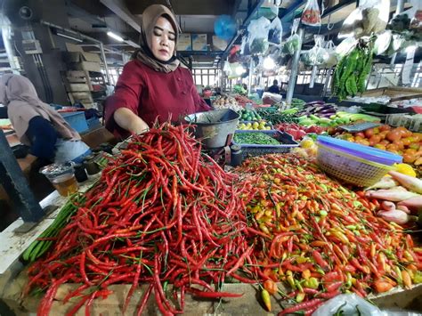 Kabar Buruk Buat Mak Mak Harga Cabai Di Pasar Tradisional Depok Tembus