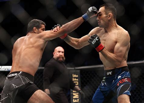 UFC 262 takeaways: Tony Ferguson toast? Is Charles Oliveira the best?