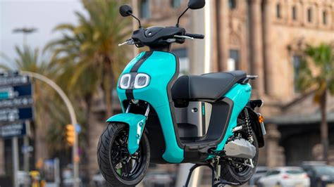 Matriculaciones de motos y vehículos ligeros eléctricos caen un 6 5 en