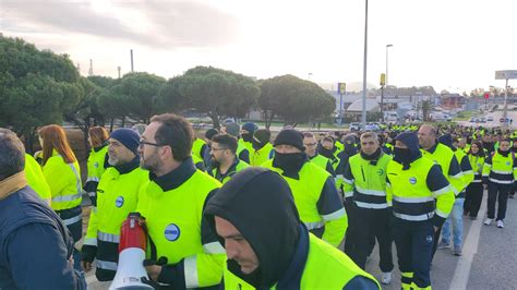 Segunda Jornada De Huelga En Acerinox Los Trabajadores Marchan Sobre