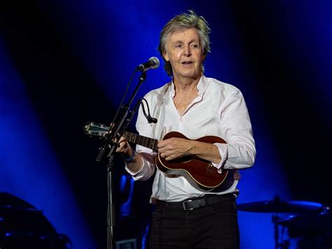 Paul Mccartney Plays Beatles Hit At Jimmy Buffet Tribute