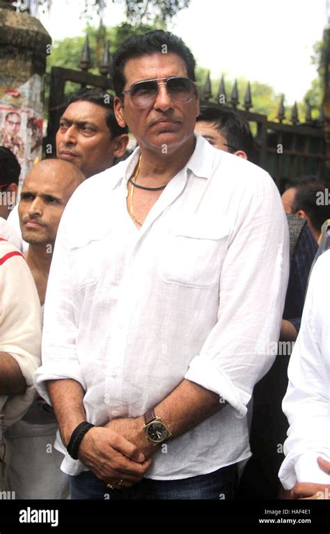 Bollywood actor Mukesh Rishi pay tributes to slain Indian soldiers at Azad Maidan Army Memorial ...