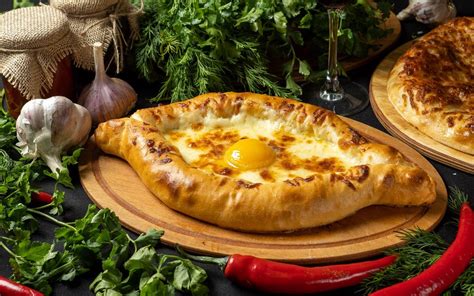 Хачапури по-аджарски "Лодочки" с яйцом и сыром в домашних условиях ...