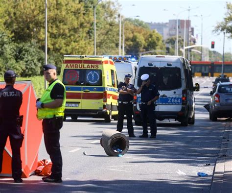 Wypadek W Warszawie Samoch D Wjecha W Ludzi Na Przystanku Osoby