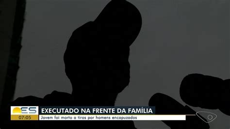 Homem é morto a tiros na frente da mulher e do filho em Cariacica ES