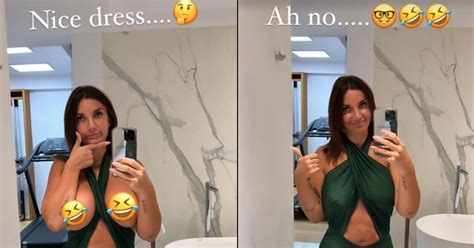 Elettra Lamborghini Gioca Allo Specchio Con Un Gesto La Scollatura