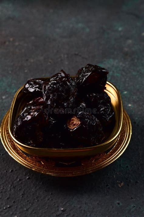 Kurma Ajwa Ajwa Dates With Golden Plate Stock Image Image Of Ajwa