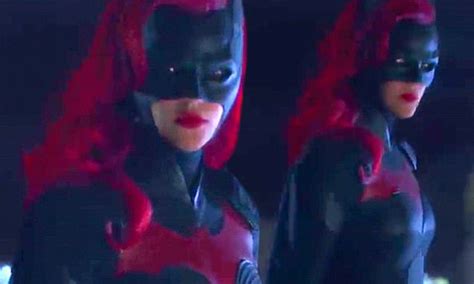 Batwoman Trailer Reveals New Look At Ruby Rose In The Title Character S Full Costume Daily