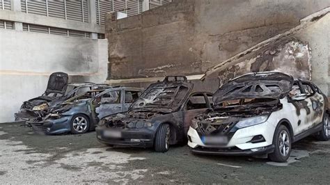 Un Incendio Calcina Cuatro Coches Aparcados En El Centro De Pilar De La